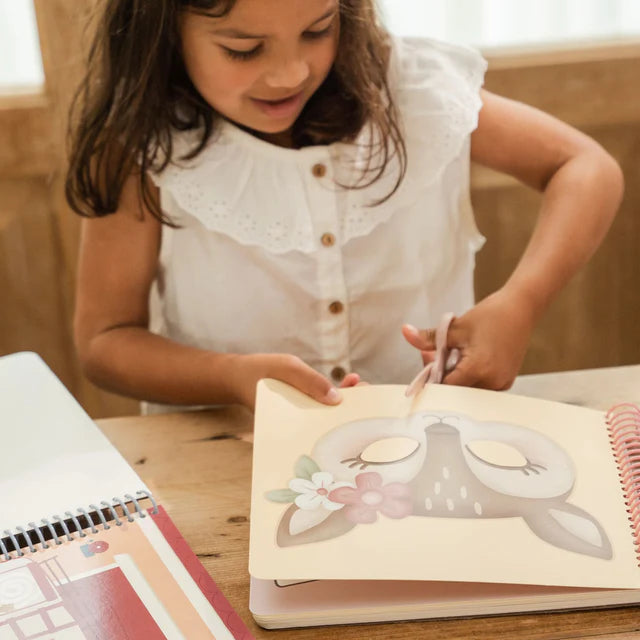 Livre d'activités avec ciseau - Rosa