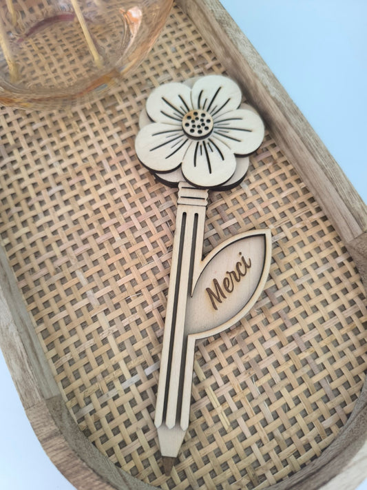 🌸 Crayon Fleur en Bois Personnalisable – Cadeau de fin d'année scolaire