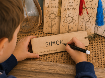 📖 Marque-page en bois à personnaliser – Merci pour cette année