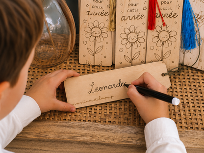 📖 Marque-page en bois à personnaliser – Merci pour cette année