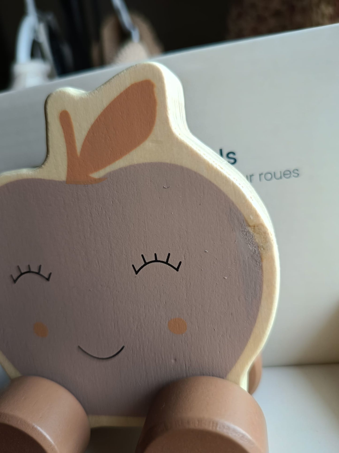Jouet en bois à roulettes - La pomme N°2